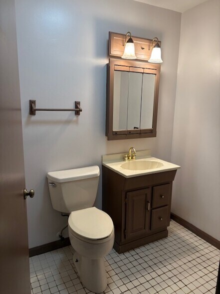 More Photos Of 1200 N Green Bay Rd, Waukegan Medical For Sale