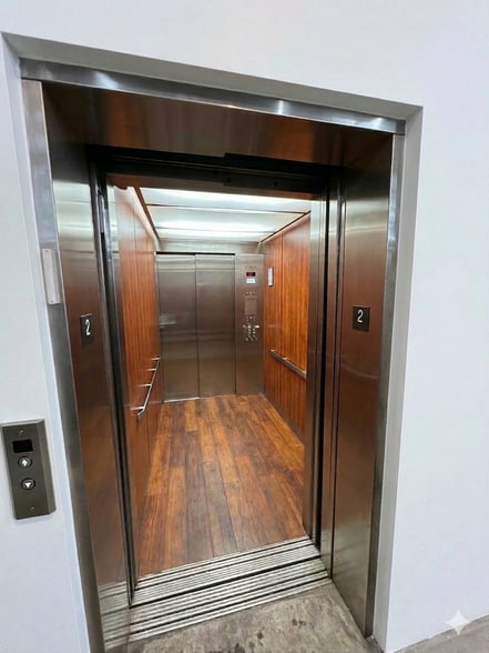 More Photos Of 2801 Biscayne Blvd, Miami Freestanding For Lease