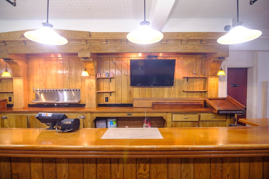 More Photos Of 8-10 E Hoosac St, Adams Restaurant For Lease