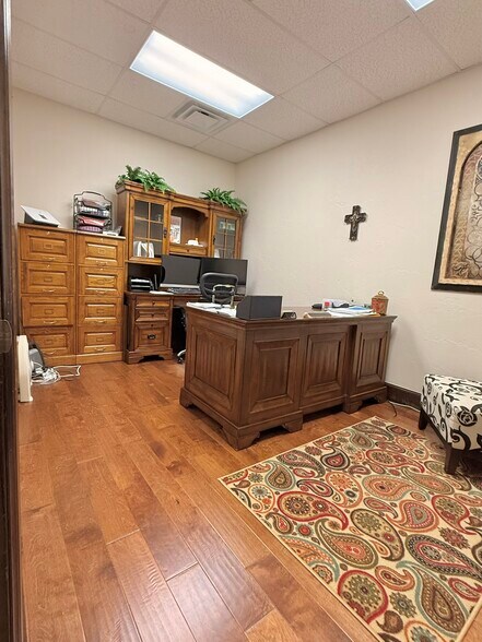 More Photos Of 3560-3564 Macdonnell Dr, Norman Light Distribution For Lease