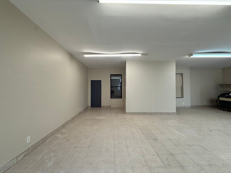 More Photos Of 3801 Vernon Blvd, Long Island City Storefront For Lease