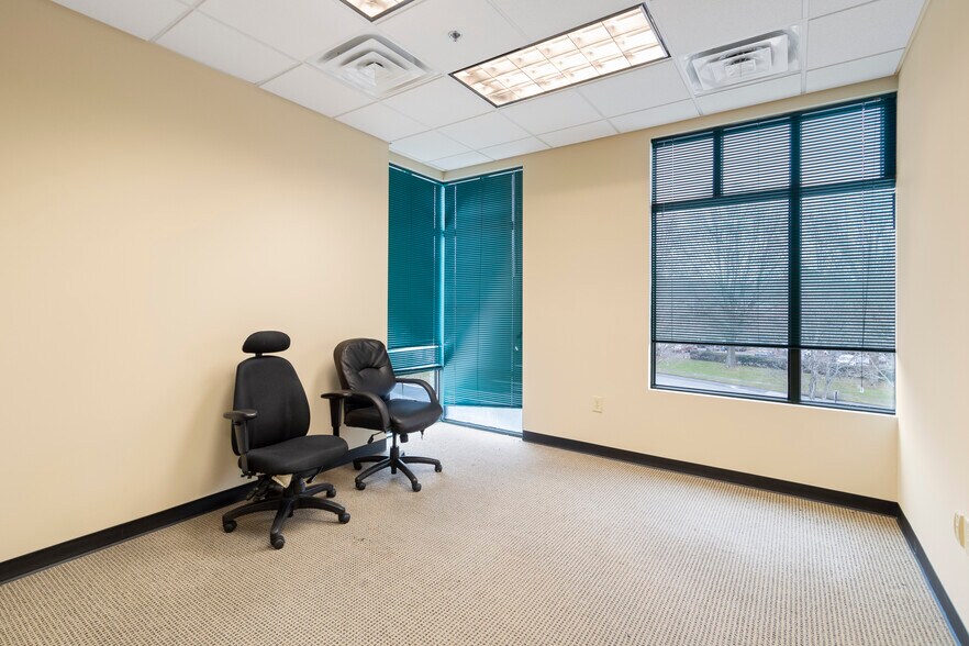 More Photos Of 1690 Roberts Blvd, Kennesaw Warehouse For Sale