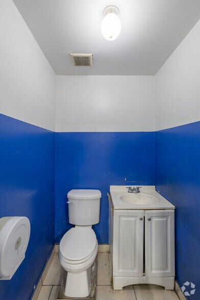 More Photos Of 3820 NW 135th St, Opa-locka Warehouse For Lease