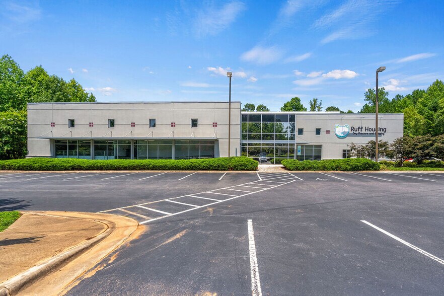 More Photos Of 1605 NW Maynard Rd, Cary Veterinarian Kennel For Sale