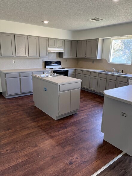 More Photos Of 101-105 E 32nd Ave, Stillwater Apartments For Sale