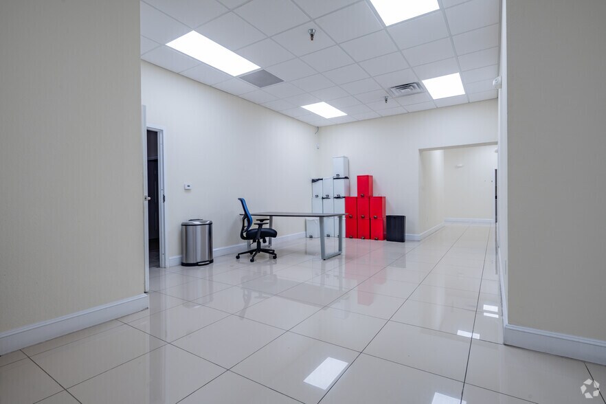 More Photos Of 2905-3025 West Ave, San Antonio Storefront For Lease