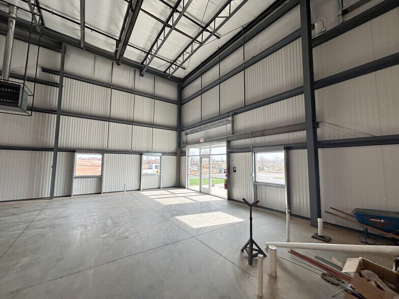 More Photos Of 3135 Hankins Rd, Republic Warehouse For Lease