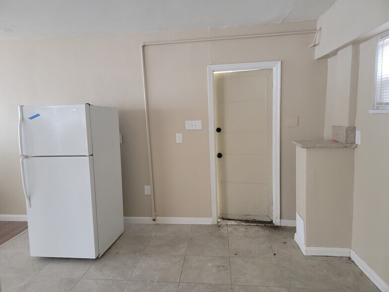 More Photos Of 702 Cedar Ave, Long Beach Storefront Retail Residential For Sale