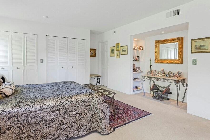 More Photos Of 1038-1056 Main St S, Woodbury Apartments For Sale