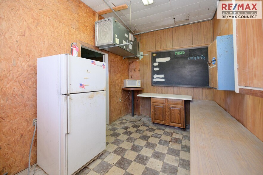 More Photos Of 7826 Warwick Blvd, Newport News General Retail For Sale