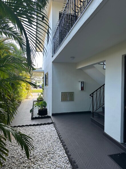 More Photos Of 2379 NE 172nd St, North Miami Beach Apartments For Sale