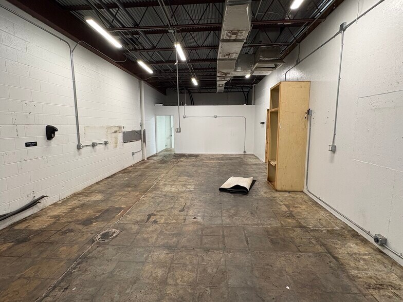 More Photos Of 1602 N Mechanic St, El Campo Land For Lease