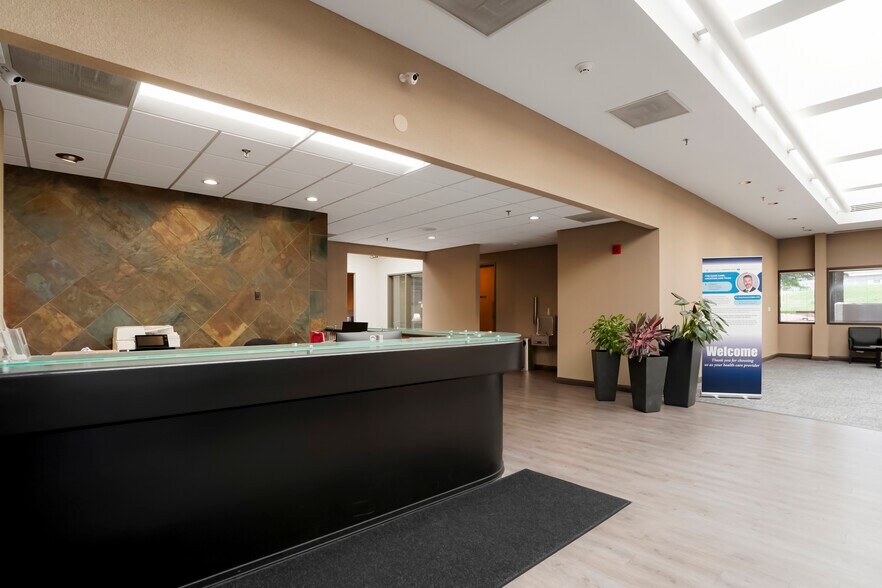 More Photos Of 8381 Southpark Ln, Littleton Medical For Sale