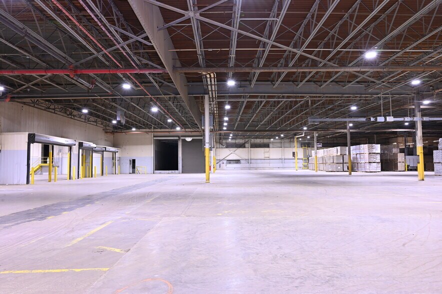 More Photos Of 900-1000 Tyrone Pike, Versailles Manufacturing For Lease