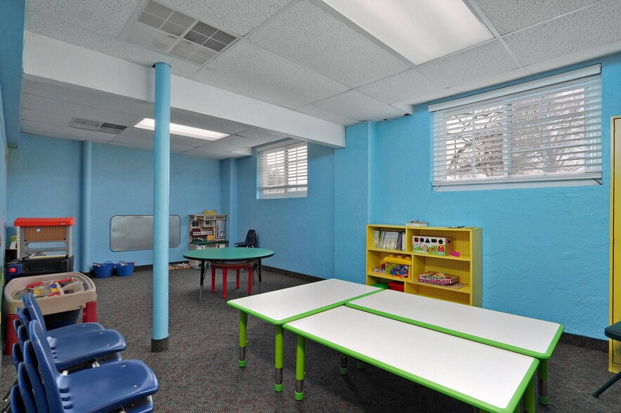 More Photos Of 2440 E Seminole St, Springfield Specialty For Sale