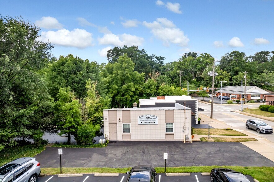 More Photos Of 450 Castle Shannon Blvd, Pittsburgh Storefront For Sale