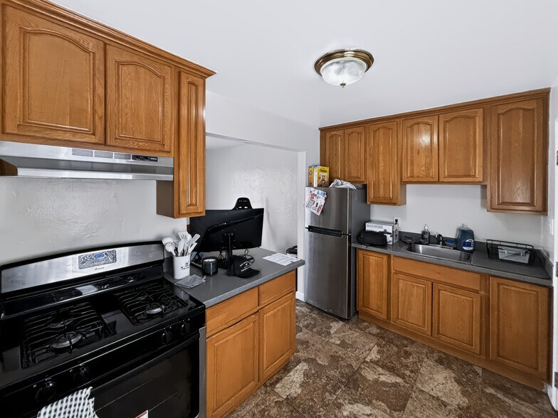 More Photos Of 460 S Buena Vista, San Jose Apartments For Sale