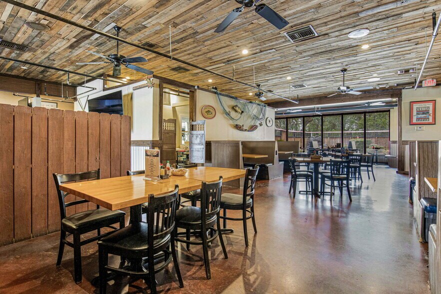 More Photos Of 131 New Warrington Rd, Pensacola Restaurant For Sale