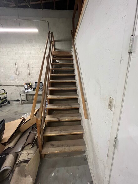 More Photos Of 1209 SE 10th St, Cape Coral Warehouse For Lease