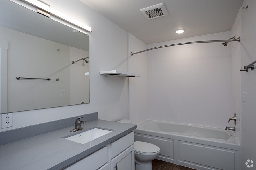 More Photos Of 301 SE G St, Bentonville Coworking Space