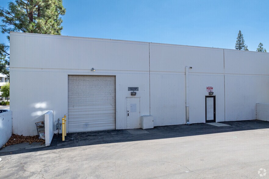 More Photos Of 21725 Erwin St, Woodland Hills Storefront Retail Office For Sale