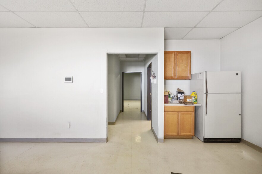 More Photos Of 854 Baseline Pl, Brighton Warehouse For Sale