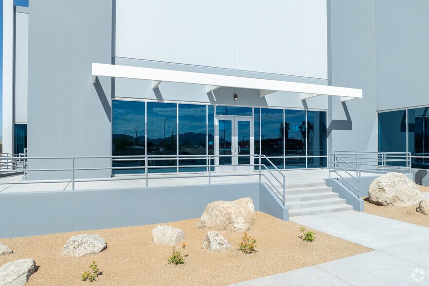 More Photos Of 2327 N Nellis Blvd, Las Vegas Distribution For Sale