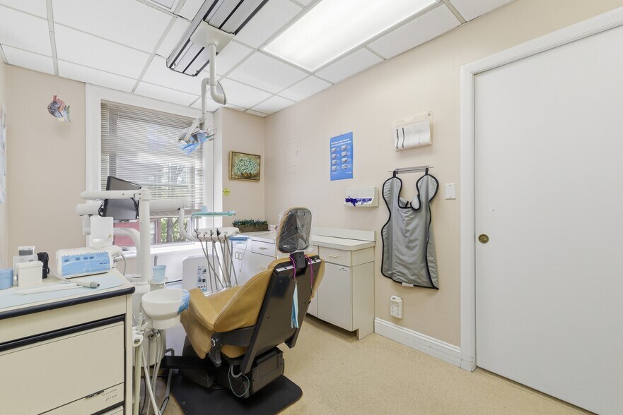 More Photos Of 1051 Beacon St, Brookline Medical For Sale