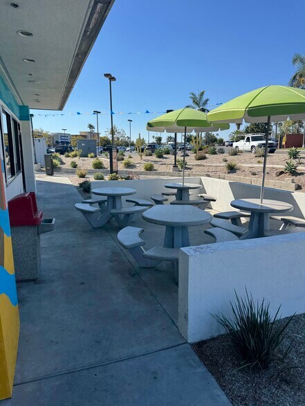 More Photos Of 6247 Day St, Riverside Fast Food For Lease