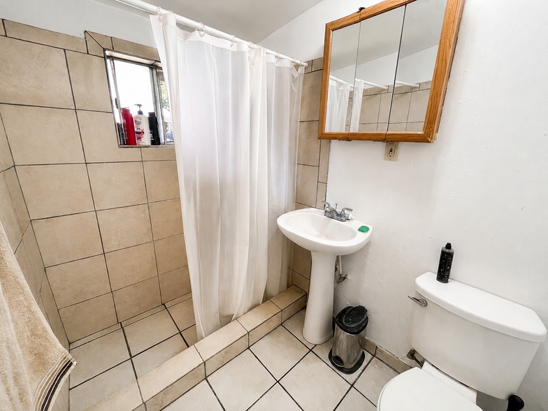 More Photos Of 515 Wilson Ave, Bakersfield Apartments For Sale