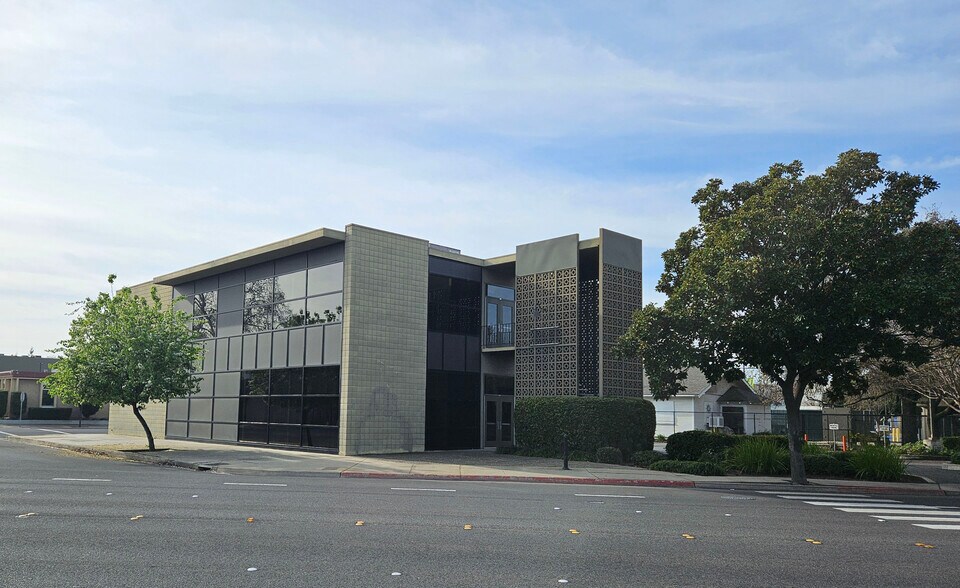 More Photos Of 700 Needham St, Modesto Light Distribution For Lease