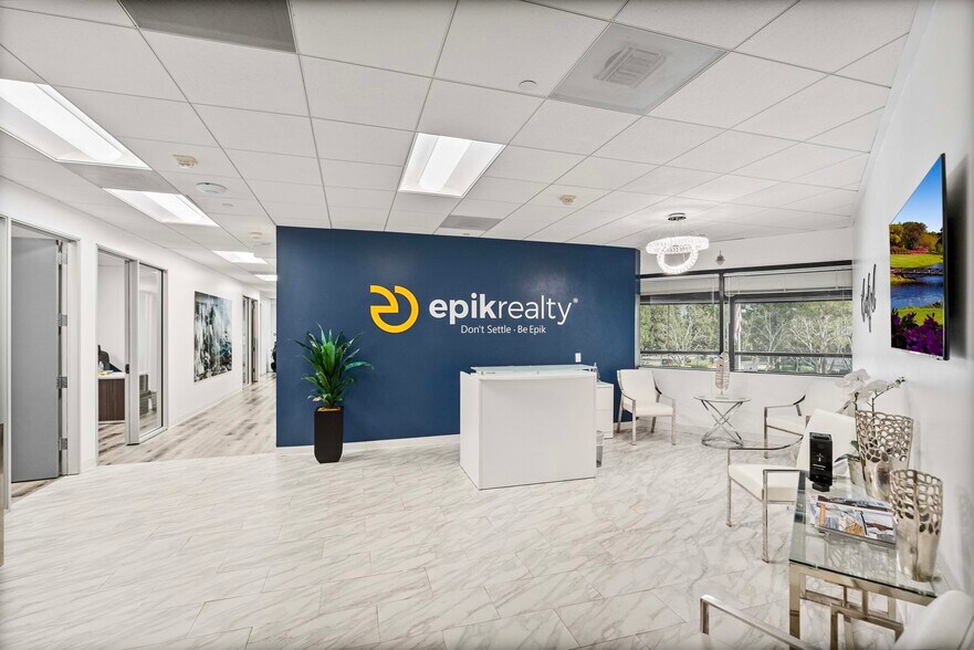 More Photos Of 21900 Burbank, Woodland Hills Office For Lease