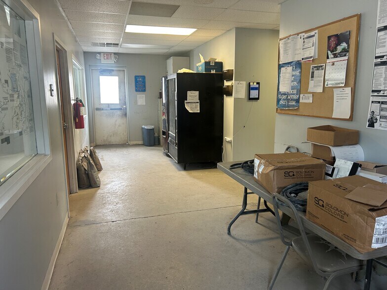 More Photos Of 5010 Old Alton Edwardsville Rd, Edwardsville Industrial For Sale