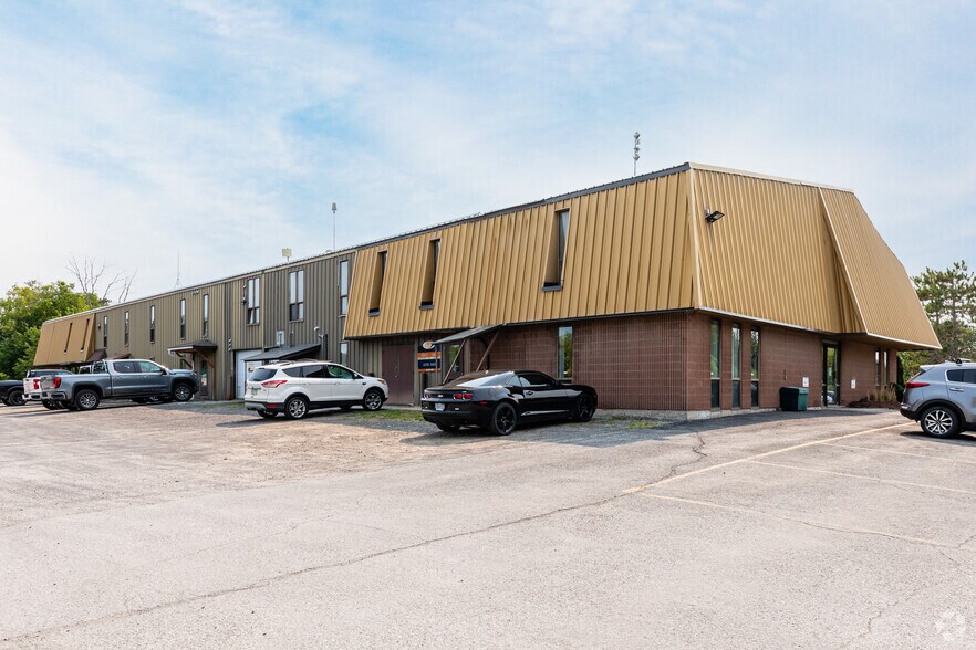 More Photos Of 112 John Cavanaugh Rd, Ottawa Light Manufacturing For Lease