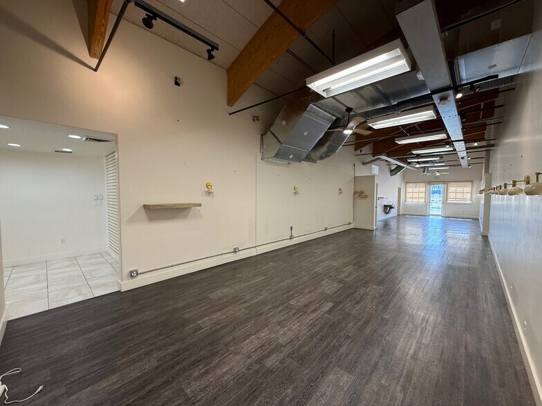 More Photos Of 537 W University Pky, Orem Freestanding For Lease