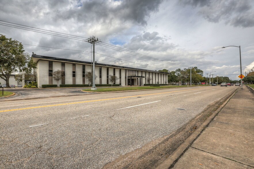 More Photos Of 1115 Gemini St, Houston Office For Lease