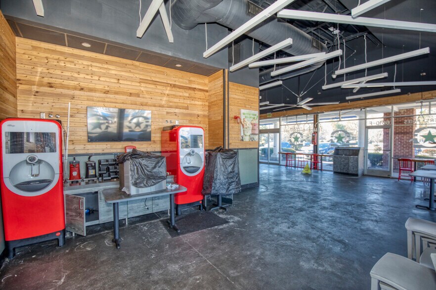 More Photos Of 6630 Mooretown Rd, Williamsburg Restaurant For Lease