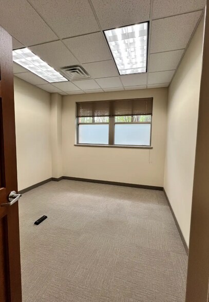 More Photos Of 3300 Eagle Run Dr NE, Grand Rapids Medical For Lease