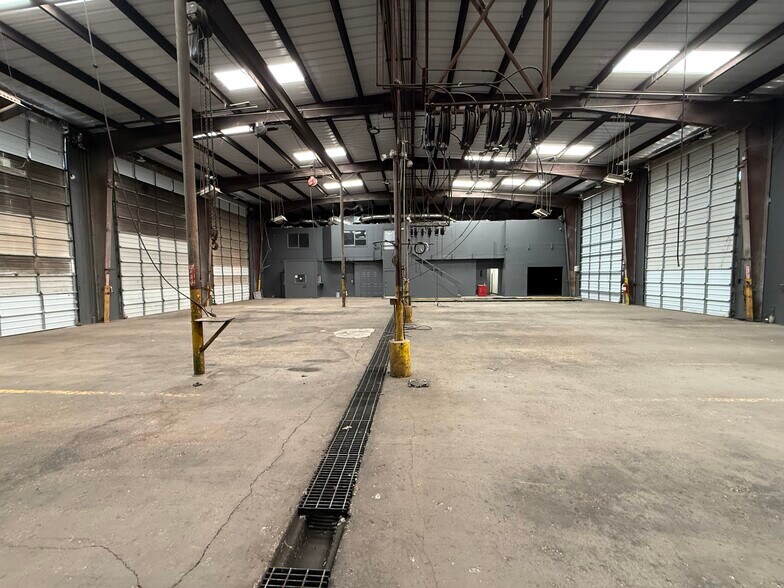 More Photos Of 1275 Riverside Dr, Fort Worth Warehouse For Lease