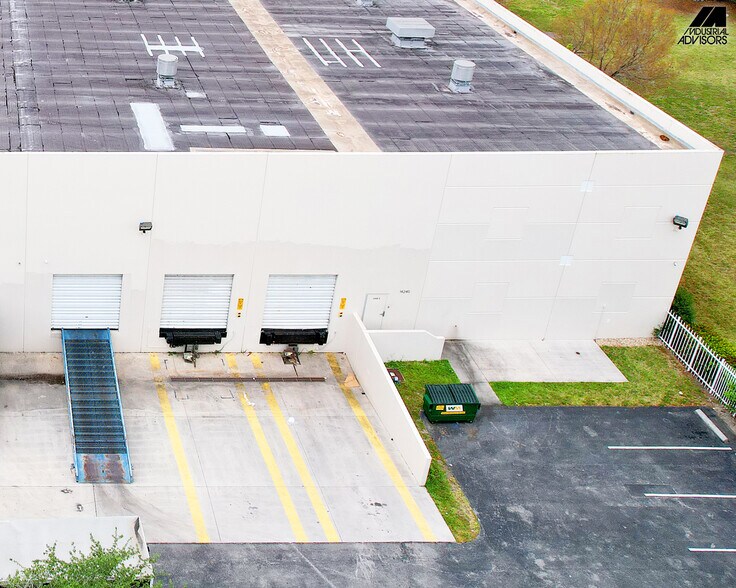 More Photos Of 14240 Palmetto Frontage Rd, Miami Lakes Warehouse For Lease