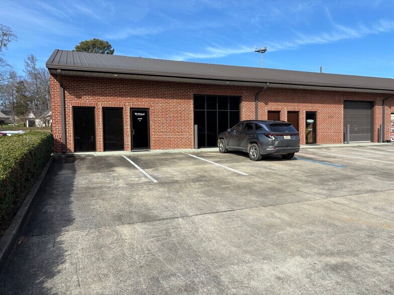 Primary Photo Of 125 Hayesbury Dr, Pelham Light Manufacturing For Lease