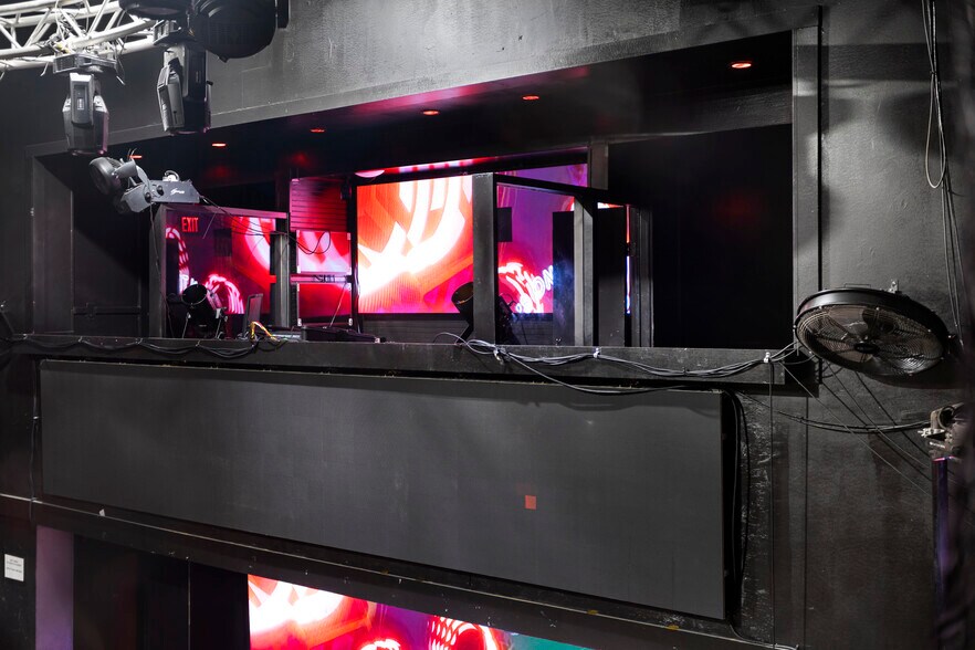 More Photos Of 10333 E Technology Blvd, Dallas Bar For Sale