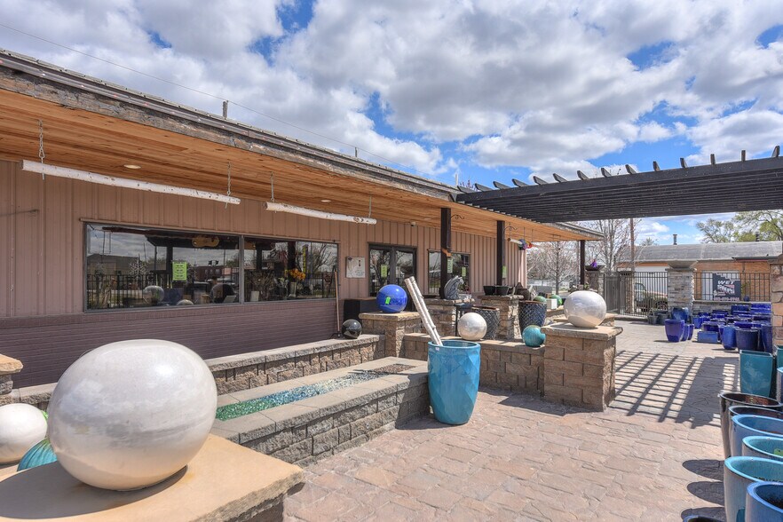 More Photos Of 110 W Reichmuth Rd, Valley Freestanding For Sale