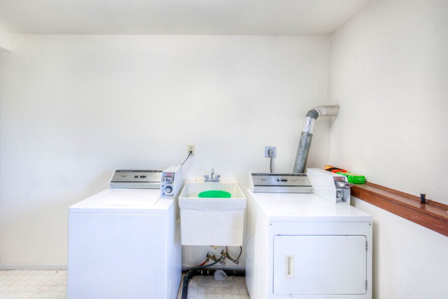 More Photos Of 20 NE Schmitz St, Adams Apartments For Sale