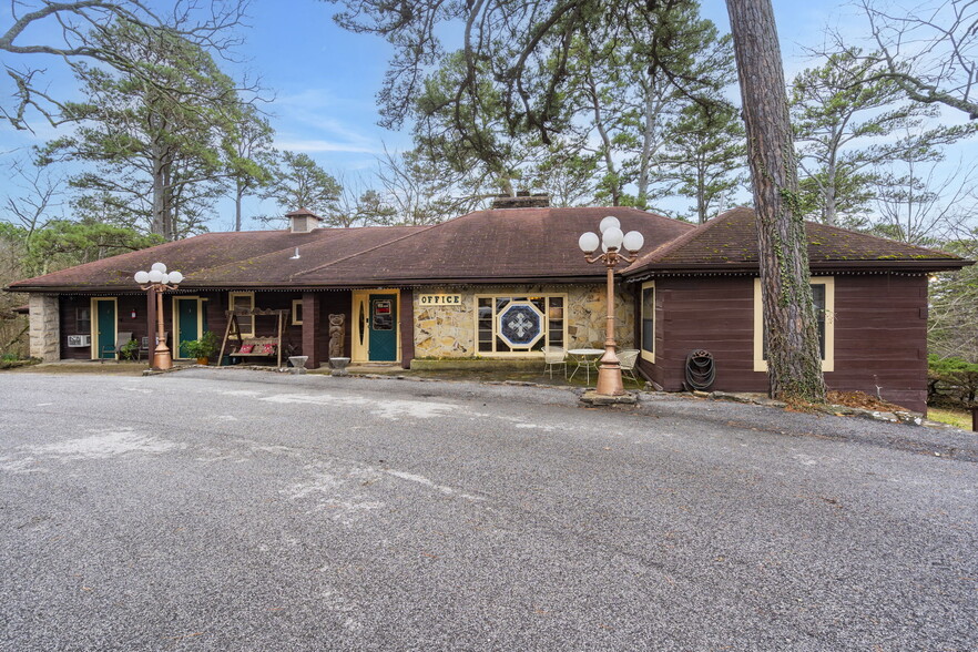 Primary Photo Of 352 W Van Buren, Eureka Springs Hotel For Sale