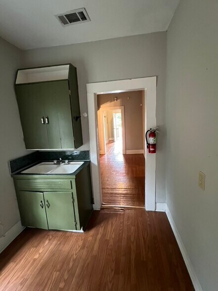 More Photos Of 629 Scott St, Montgomery Office Residential For Sale