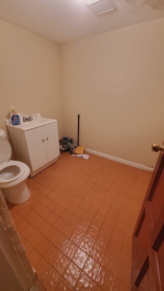 More Photos Of 330-332 W 9th St, Hialeah Storefront Retail Office For Lease
