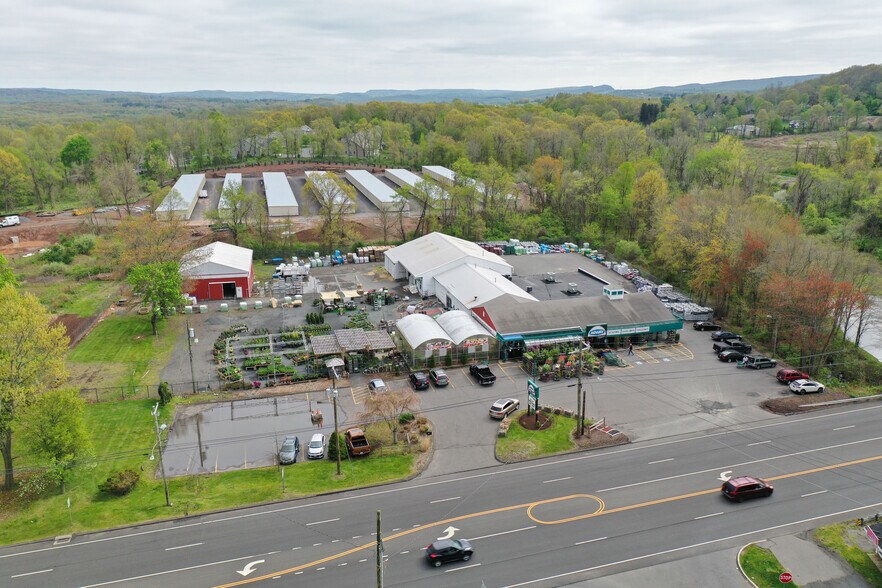 More Photos Of 147 Meriden Rd, Middlefield Garden Center For Sale