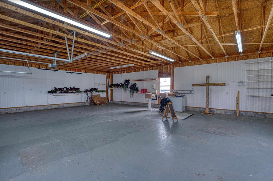 More Photos Of 1601 ST RTE 56E STATE ROUTE 56E, Morganfield Veterinarian Kennel For Sale