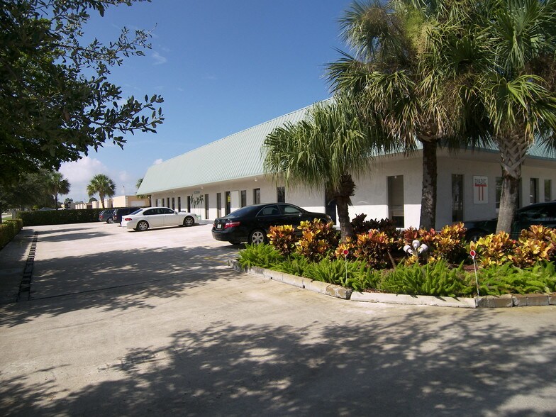 More Photos Of 500 W Commerce Way W, Jupiter Warehouse For Lease